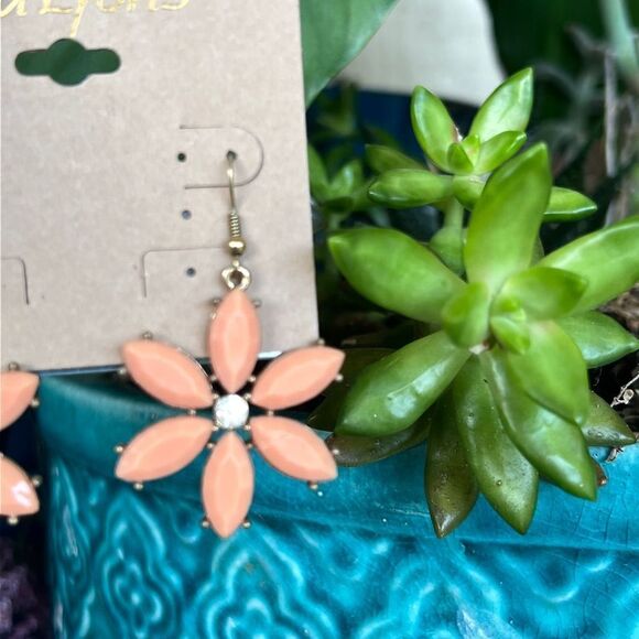 Erica Lyons Fashion Earrings Floral Dangle - Picture 1 of 8